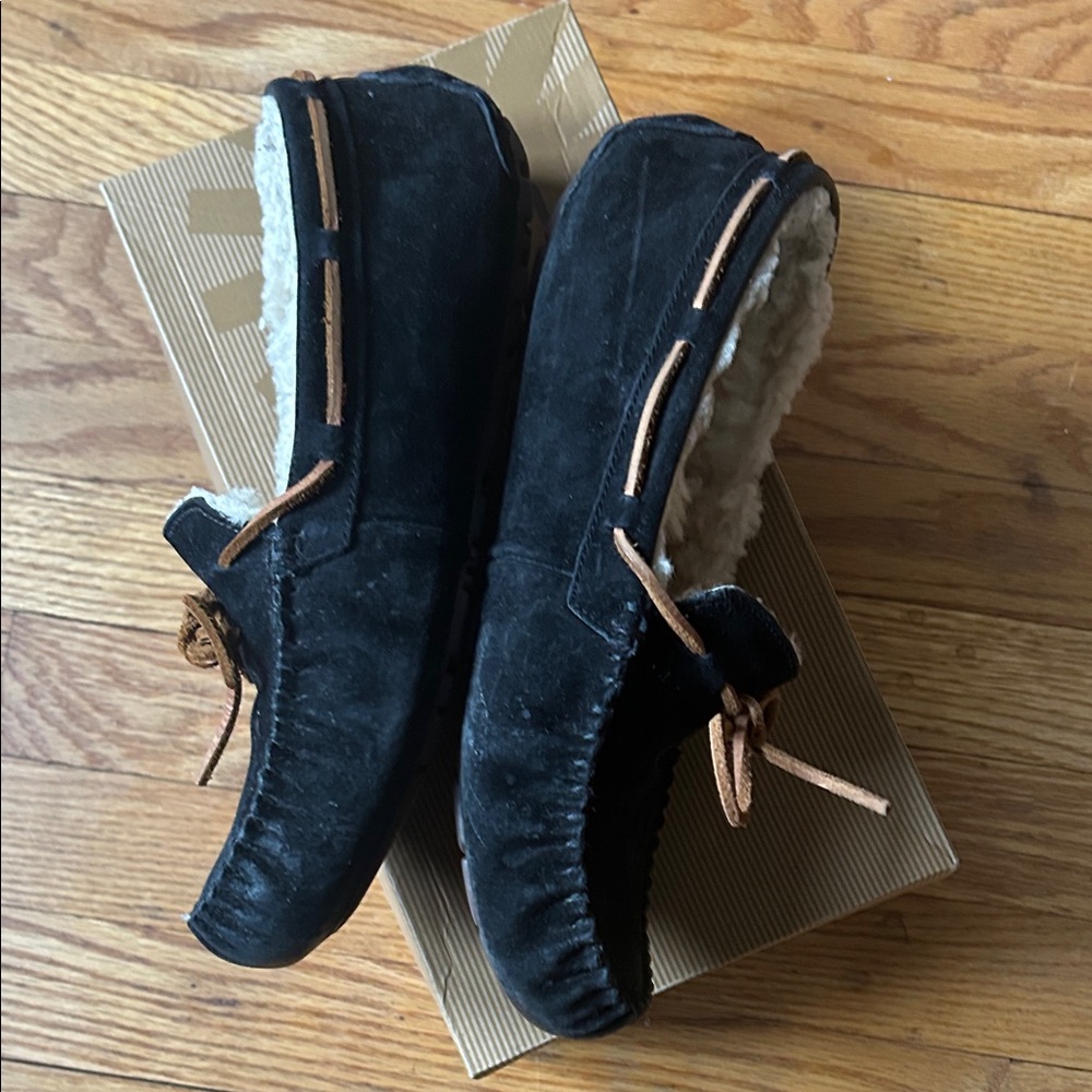 UGG Dakota💕Black Moccasin Slippers 💕Sz 9 with Tan Laces - Picture 6 of 10